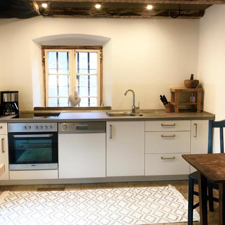 SOMMERFRISCHE TSCHENGLS Ein ganzes historisches Ferienhaus für euch in SÜDTIROL Urlaub im ruhigen Bergdorf Tschengls im Vinschgau mit Weitblick und Gartenterrasse ideal für Kleingruppen Familien mit Hund - Appartamento con 3 Camere da Letto - 18