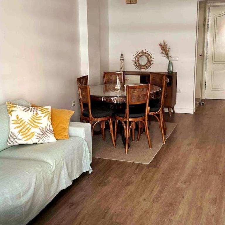 Love Rent4 Málaga Bajondillo Playa, Piscina & Parking - Two-Bedroom Apartment - 4