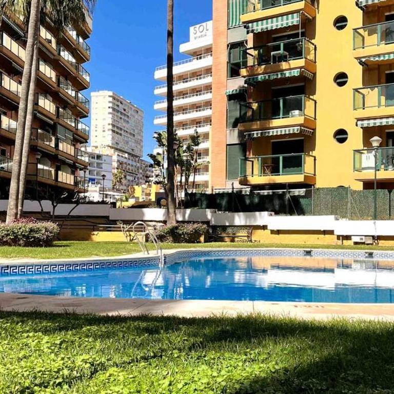 Love Rent4 Málaga Bajondillo Playa, Piscina & Parking - Two-Bedroom Apartment - 39