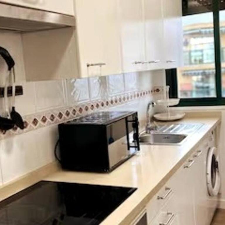 Love Rent4 Málaga Bajondillo Playa, Piscina & Parking - Two-Bedroom Apartment - 11