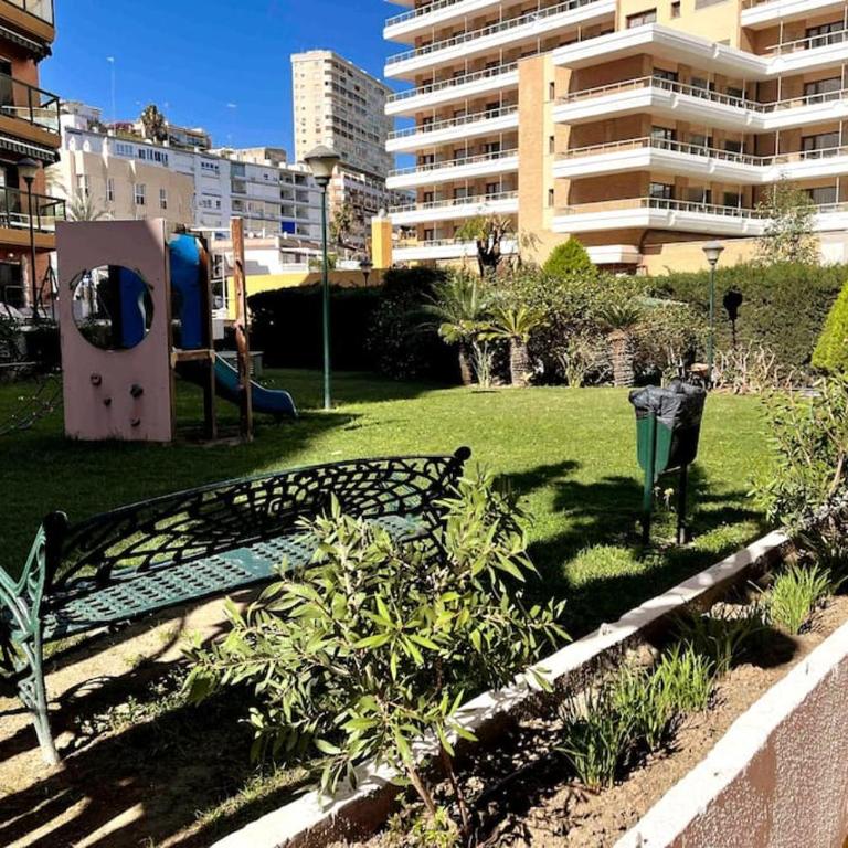 Love Rent4 Málaga Bajondillo Playa, Piscina & Parking - Two-Bedroom Apartment - 37
