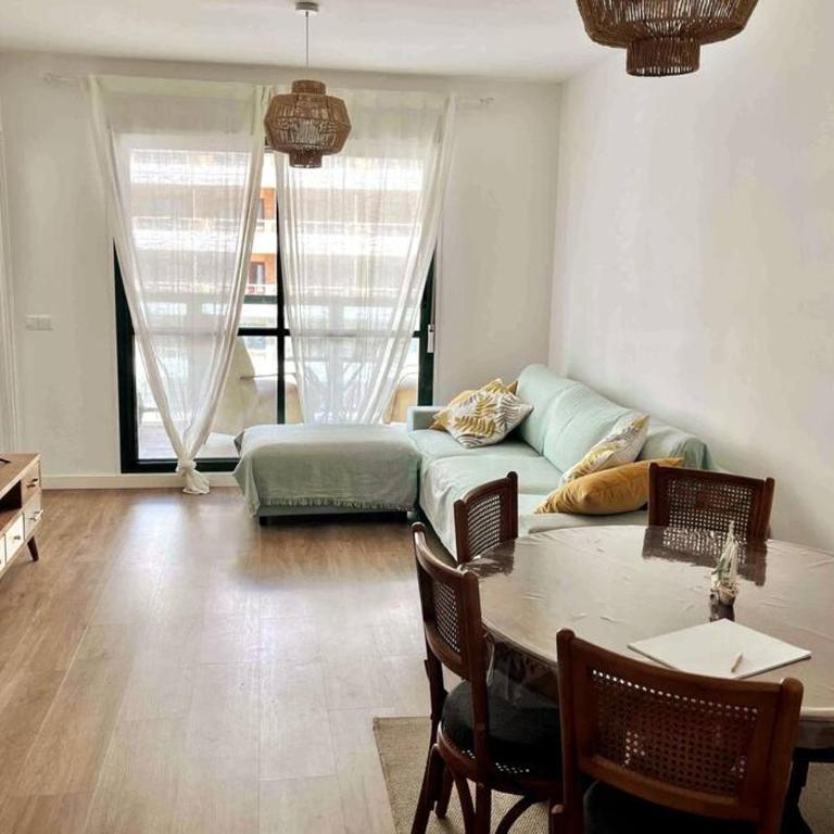 Love Rent4 Málaga Bajondillo Playa, Piscina & Parking - Two-Bedroom Apartment - 2