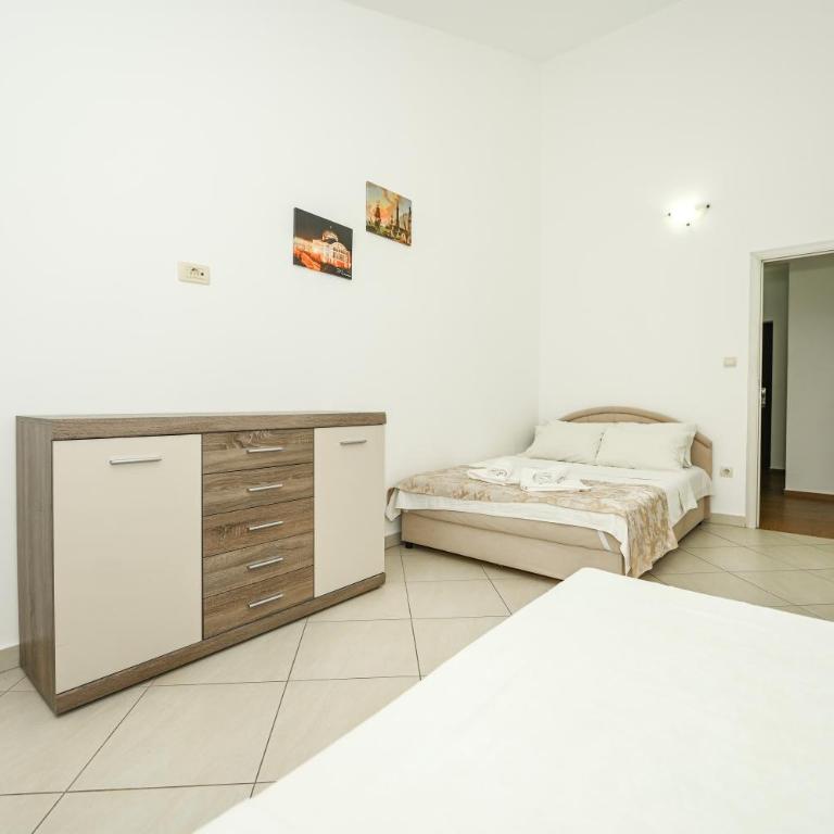 Villa Lux Rajović - Apartman s 1 Spavaćom Sobom, Balkonom i Pogledom na More - 8