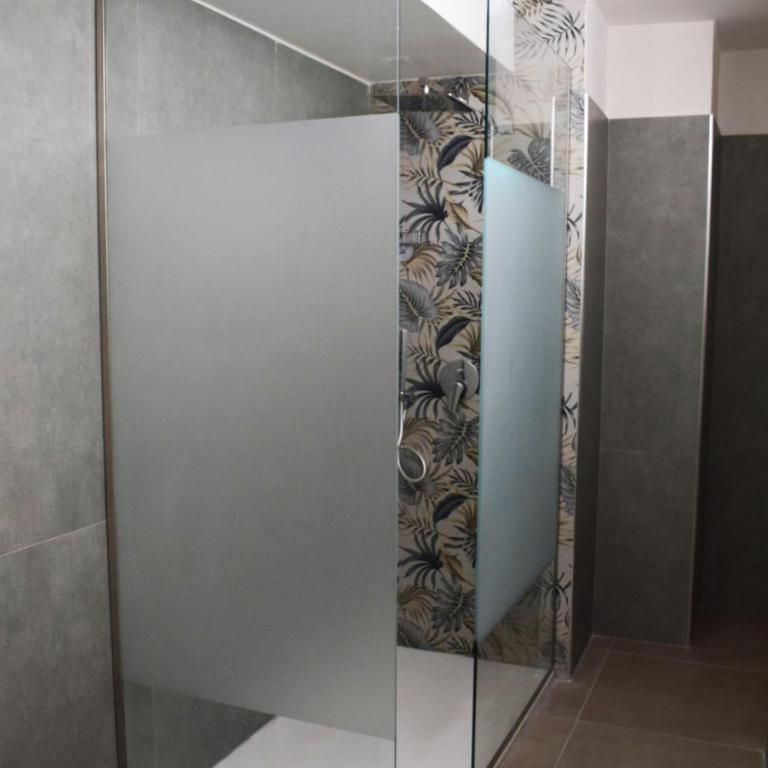Mirea - Triple Room with Private Bathroom - 4