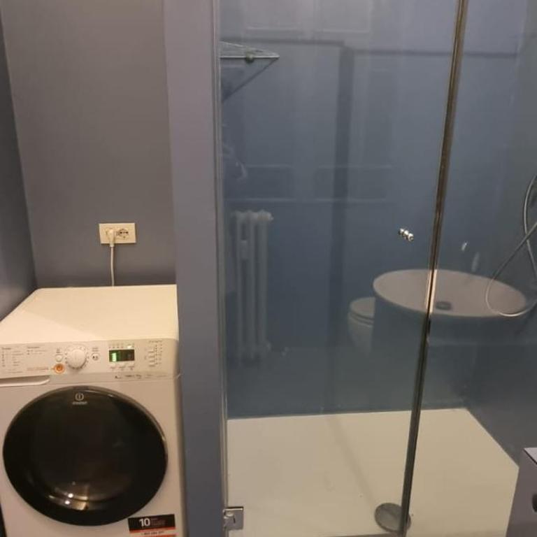 Family Hostel Milano - Camera Tripla con Bagno in Comune - 13