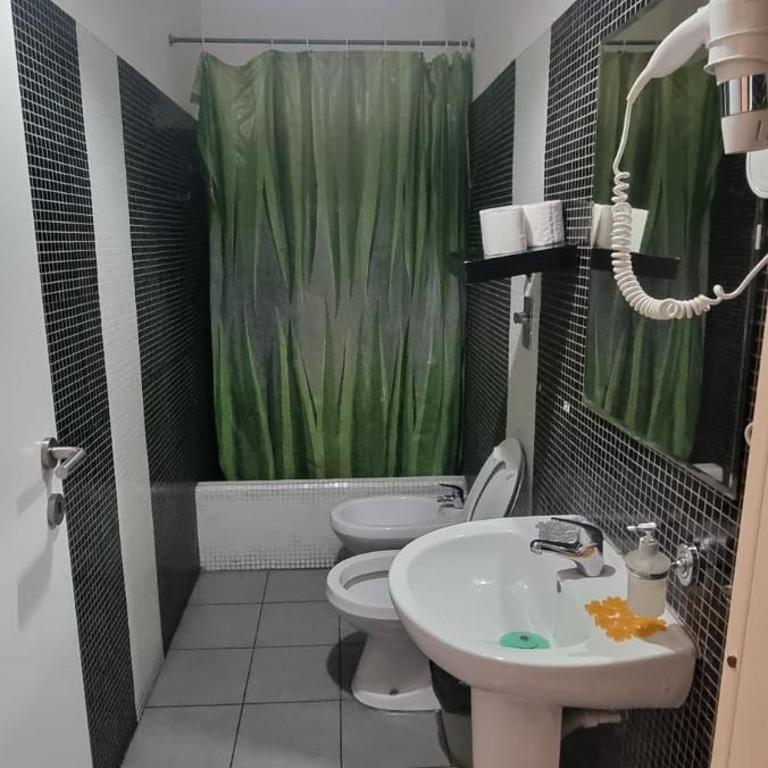 Family Hostel Milano - Camera Tripla con Bagno in Comune - 17