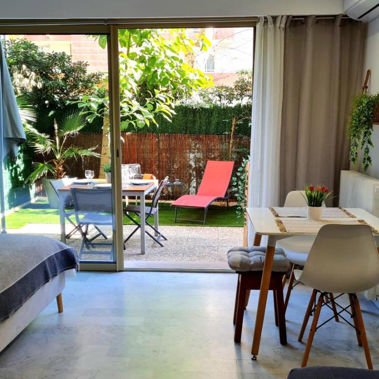 Studio Sun-Beach avec parking et jardin - 500m des plages de Juan Les Pins - One-Bedroom Apartment - 1