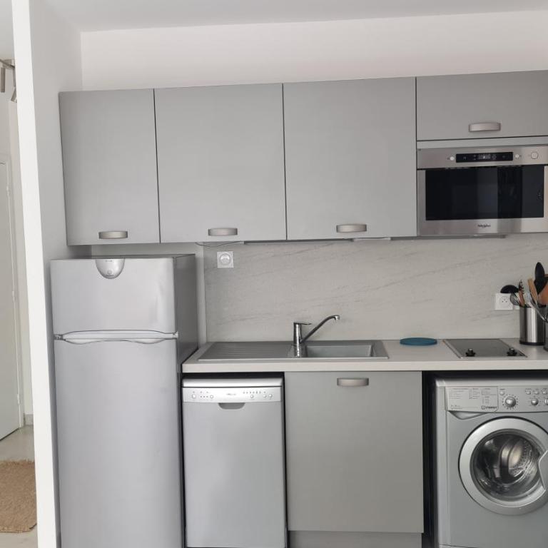 Studio Sun-Beach avec parking et jardin - 500m des plages de Juan Les Pins - One-Bedroom Apartment - 10
