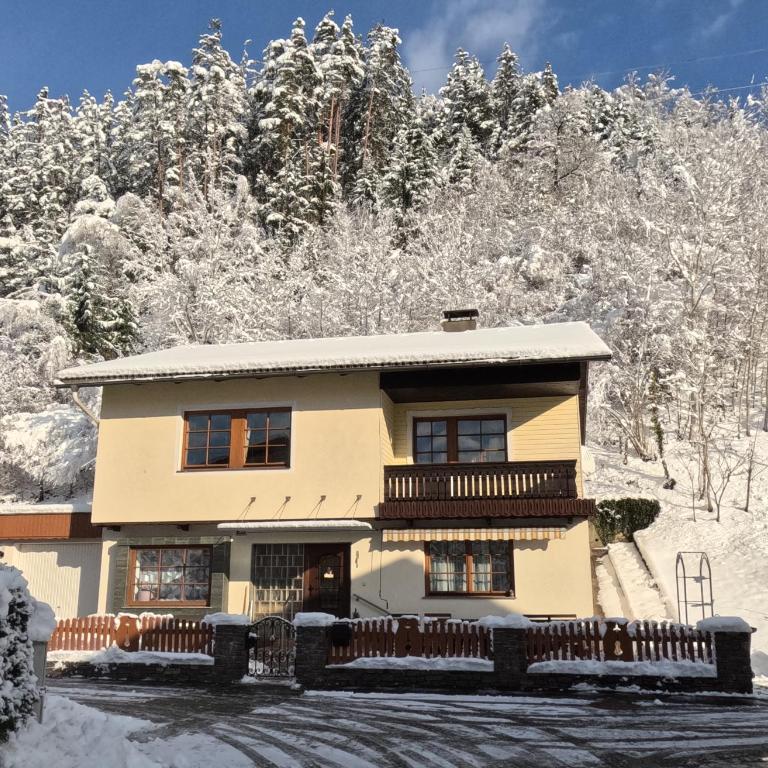 aNNa s Cozy Home with Private Forest, Canopy Terrace & Parking, near Red Bull Ring - Apartment mit 1 Schlafzimmer - 53