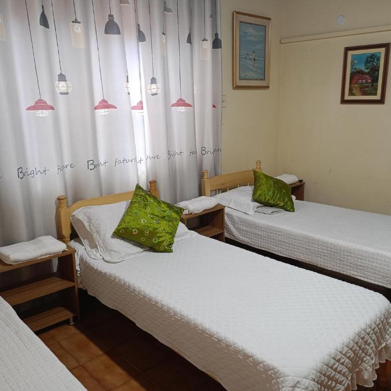 RESIDENCIA-UNIV - Triple Room with Private External Bathroom - 4