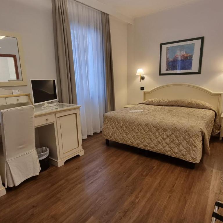 Hotel Carlton Capri - Camera Familiare - 3