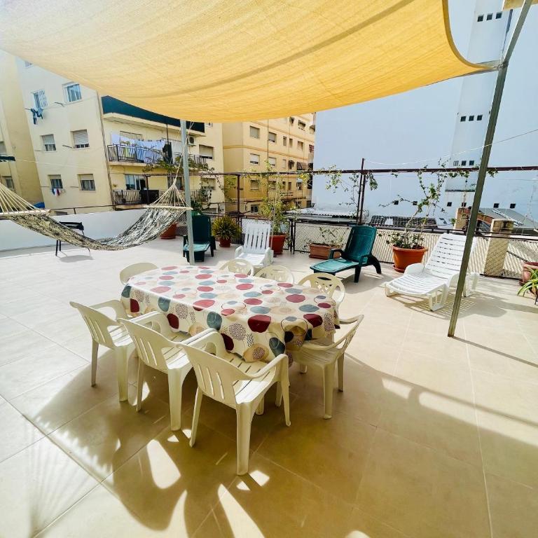 Gran apartamento en el centro Villajoyosa - Vistas al mar, 5 dormitorios y enorme terraza - Apartment - 35
