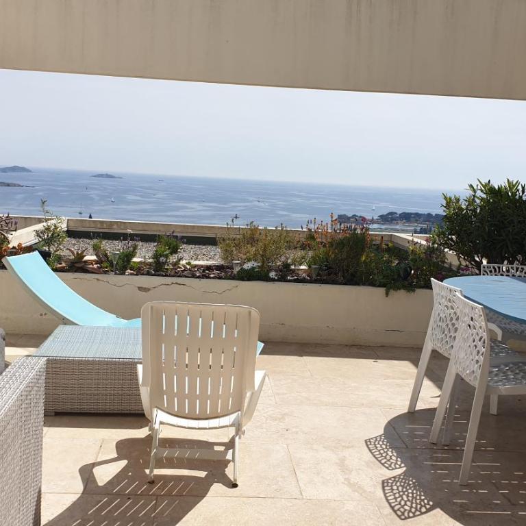 VUE EPOUSTOUFLANTE SUR BANDOL & LA MER 2 pièces, piscine tout confort 4 étoiles, très calme, terrasse spacieuse sans vis à vis, parking privé résidence standing - Apartamento de 1 dormitorio - 4