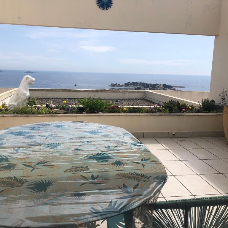 VUE EPOUSTOUFLANTE SUR BANDOL & LA MER 2 pièces, piscine tout confort 4 étoiles, très calme, terrasse spacieuse sans vis à vis, parking privé résidence standing - Apartamento de 1 dormitorio - 16