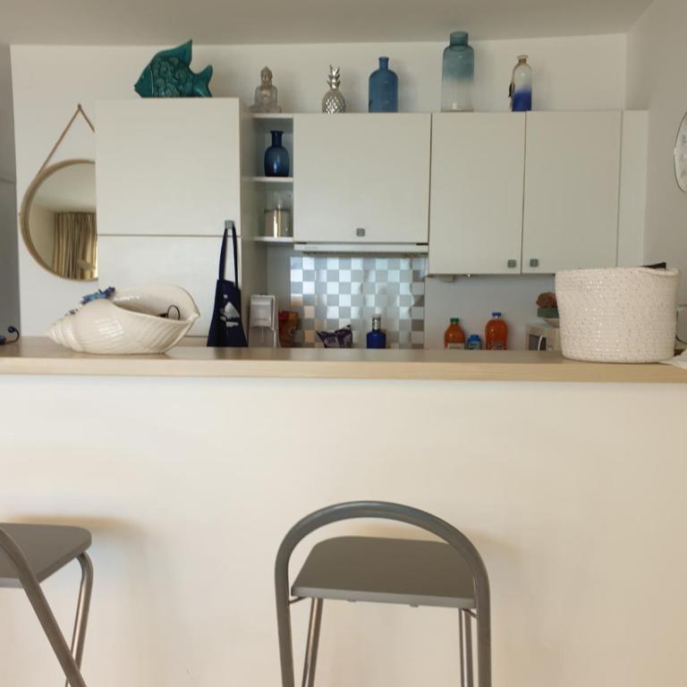 VUE EPOUSTOUFLANTE SUR BANDOL & LA MER 2 pièces, piscine tout confort 4 étoiles, très calme, terrasse spacieuse sans vis à vis, parking privé résidence standing - Apartamento de 1 dormitorio - 23