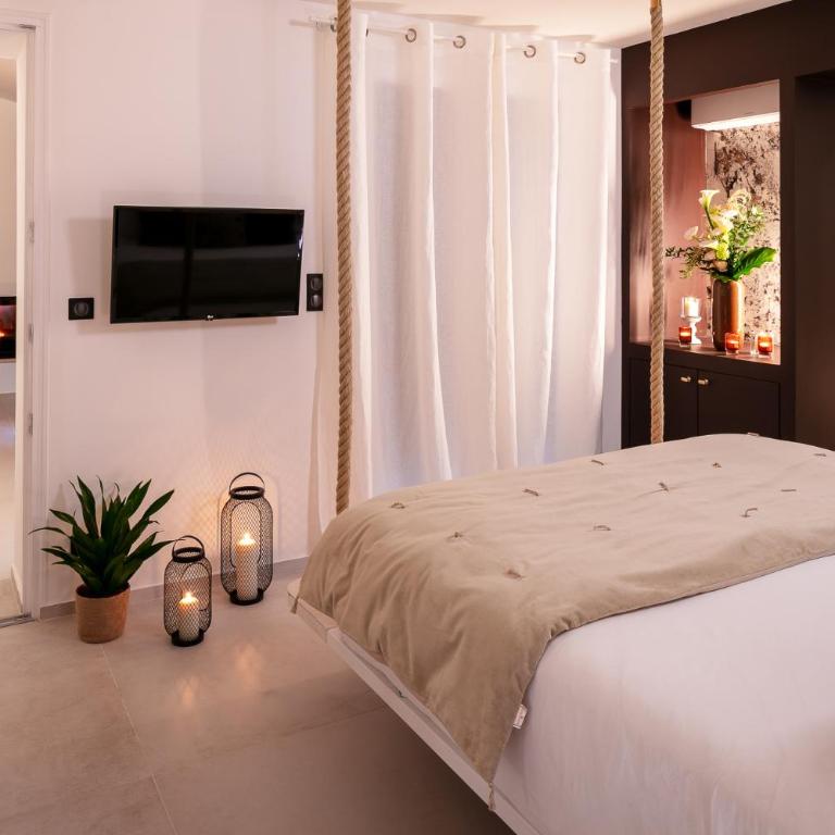 La Bastide de Damien, 5 clefs Demeure d'Exception et Table Remarquable dans le guide Teritoria, JACUZZI Privatif, Cuisine étoilée Dominique Frérard - Suite avec Jacuzzi - 5