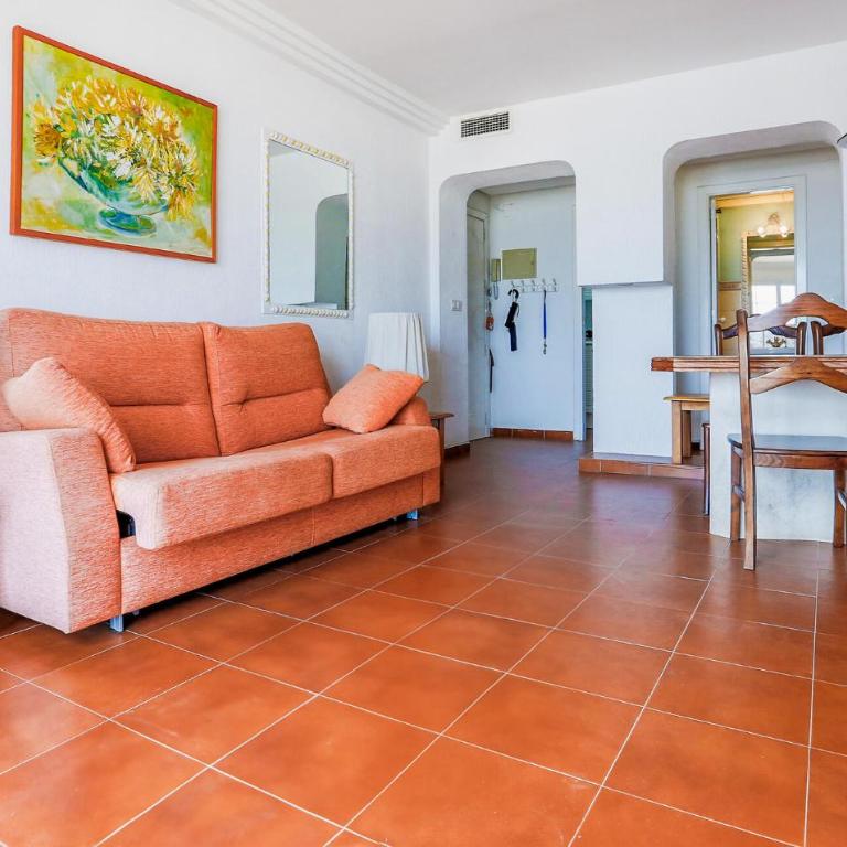 2 Bedroom Cozy Apartment In Torrevieja - Two-Bedroom Apartment - 2