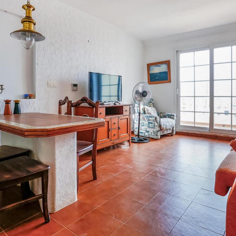 2 Bedroom Cozy Apartment In Torrevieja - Two-Bedroom Apartment - 3