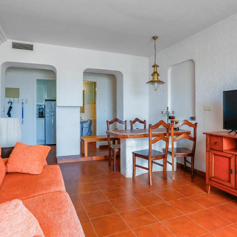 2 Bedroom Cozy Apartment In Torrevieja - Two-Bedroom Apartment - 9