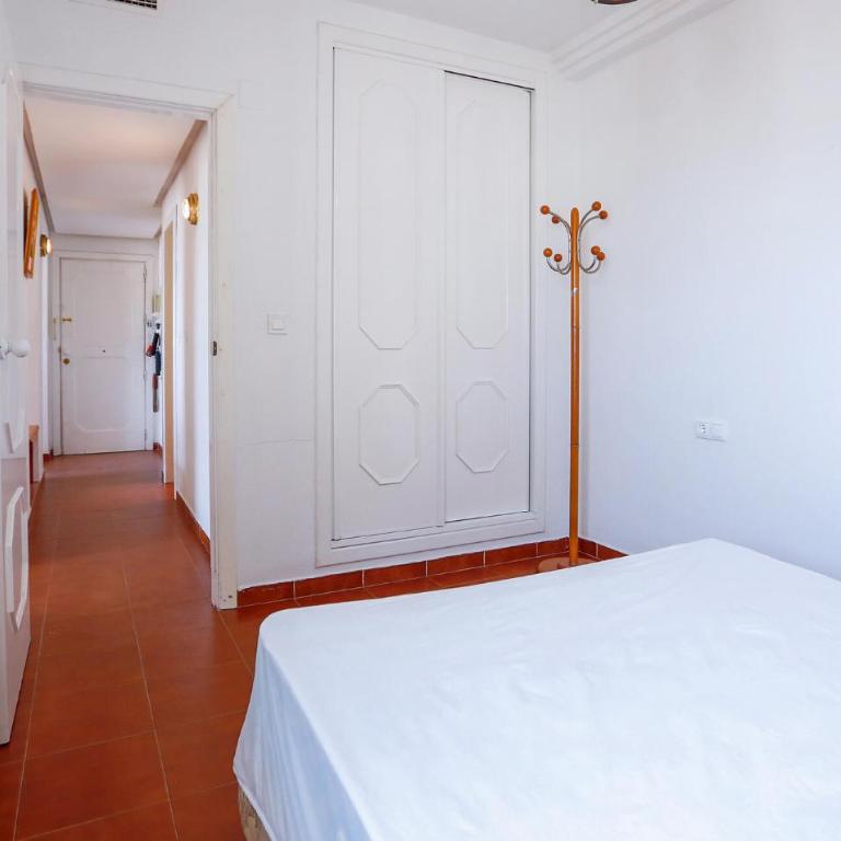 2 Bedroom Cozy Apartment In Torrevieja - Two-Bedroom Apartment - 14
