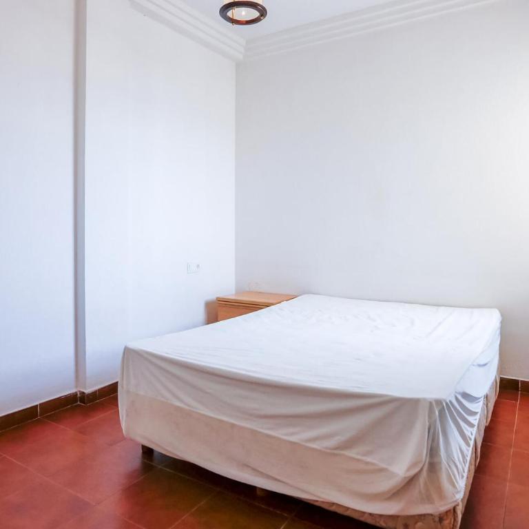 2 Bedroom Cozy Apartment In Torrevieja - Two-Bedroom Apartment - 13