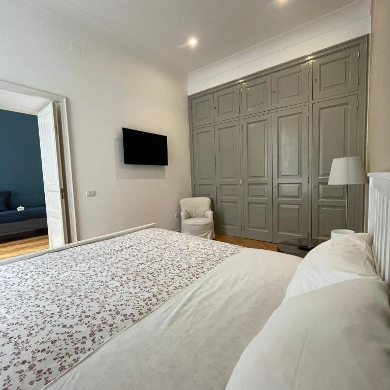 NAPOLIFOREVER ELEGANT APARTMENT Casa Vacanze a Chiaia CENTRO - Appartamento con 2 Camere da Letto - 35
