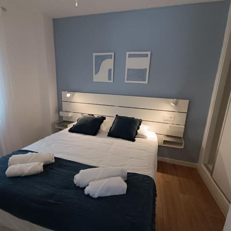 Alegre apto. en casco histórico - Two-Bedroom Apartment - 17