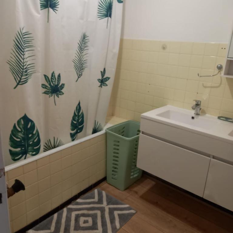 ++++ renovated cosy 50m2 sunny flat / balcony / close to beach and to the Palais des festivals ++++ - Appartamento con 1 Camera da Letto - 38