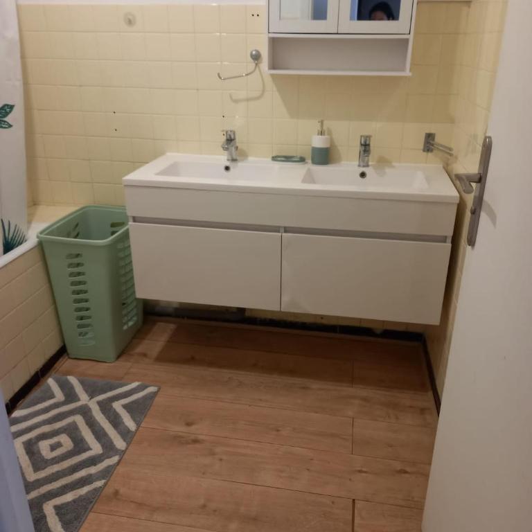++++ renovated cosy 50m2 sunny flat / balcony / close to beach and to the Palais des festivals ++++ - Appartamento con 1 Camera da Letto - 34