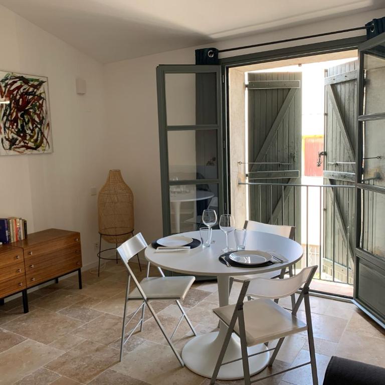 LE BLANC CAMARGUE - STUDIO DANS LES REMPARTS 45m2 AVEC CLIM - Appartement 1 Chambre - 3