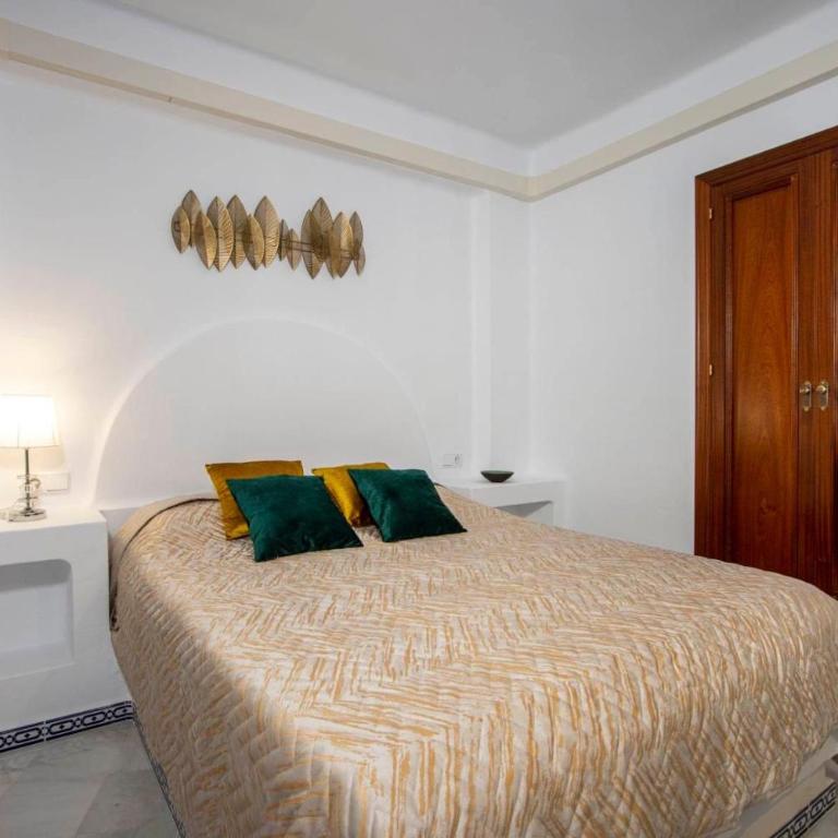 Buganvilla Apartment, 95m2, 3 Bedrooms, Terrace, 300m to Los Locos Beach - Three-Bedroom Apartment - 25