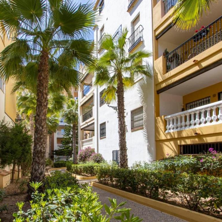 Buganvilla Apartment, 95m2, 3 Bedrooms, Terrace, 300m to Los Locos Beach - Three-Bedroom Apartment - 16