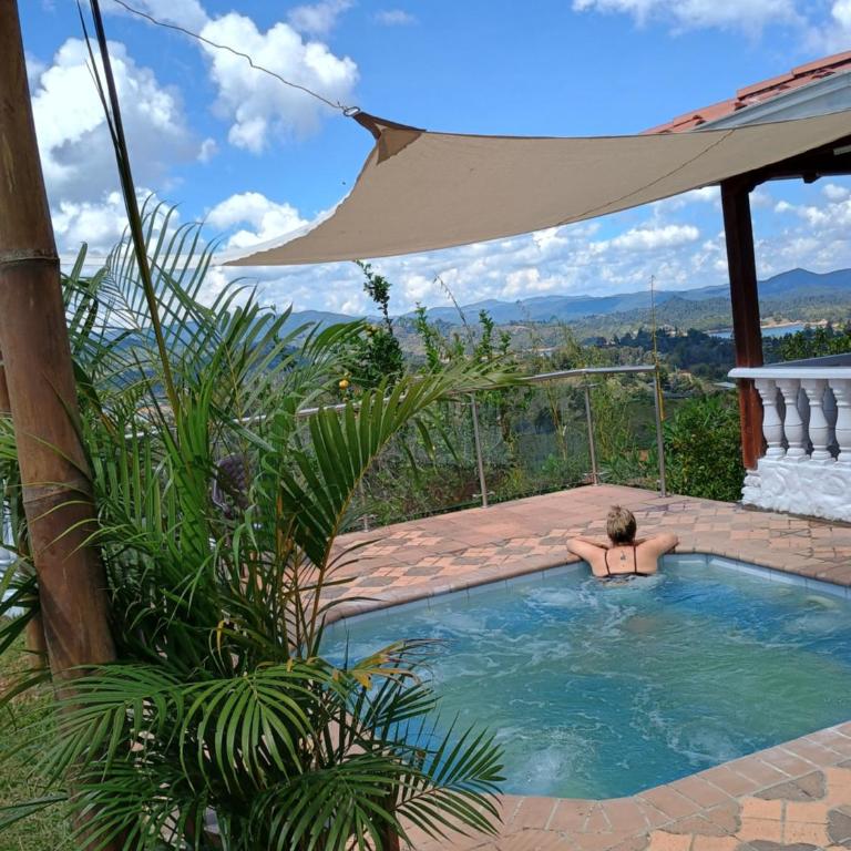 Finca con vista al embalse y jacuzzi - Casa de 3 dormitorios - 10