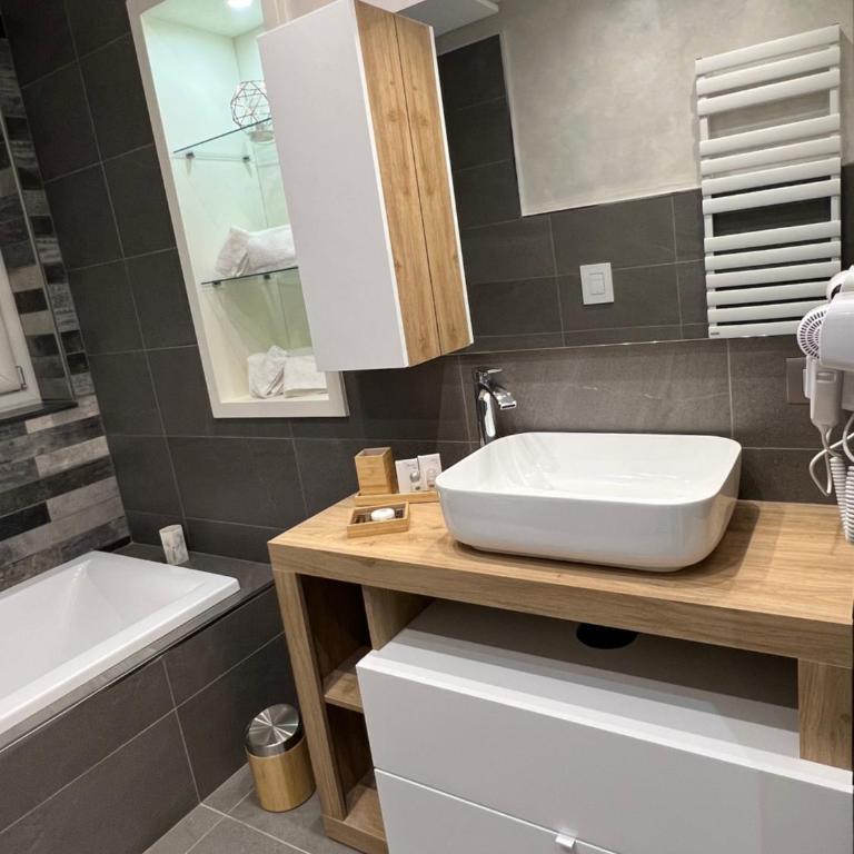 Nanà Home - King Room with Spa Bath - 22