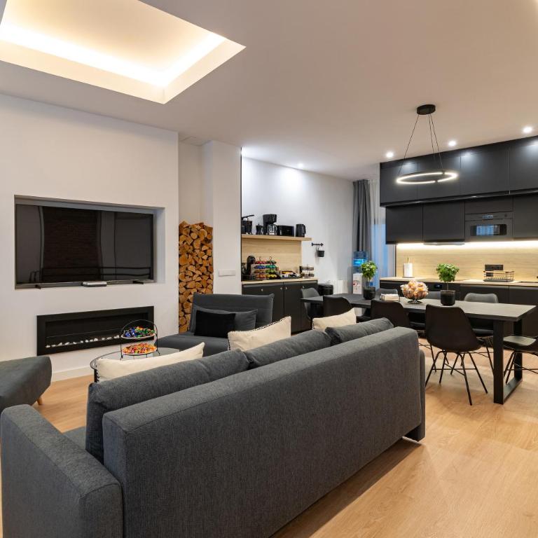 HONEY APARTMENT IN THE CENTER OF MADRID - Three-Bedroom Apartment - 15
