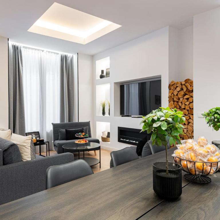 HONEY APARTMENT IN THE CENTER OF MADRID - Three-Bedroom Apartment - 23