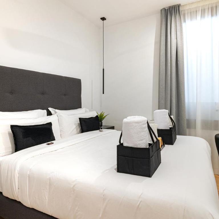 HONEY APARTMENT IN THE CENTER OF MADRID - Three-Bedroom Apartment - 14
