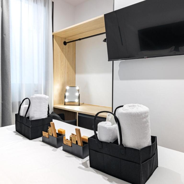 HONEY APARTMENT IN THE CENTER OF MADRID - Three-Bedroom Apartment - 29