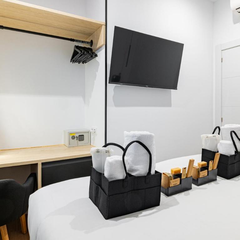 HONEY APARTMENT IN THE CENTER OF MADRID - Three-Bedroom Apartment - 31