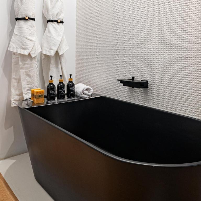 HONEY APARTMENT IN THE CENTER OF MADRID - Three-Bedroom Apartment - 36
