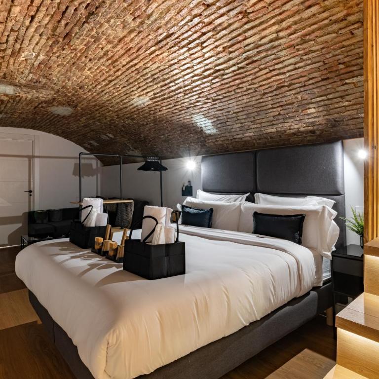 HONEY APARTMENT IN THE CENTER OF MADRID - Three-Bedroom Apartment - 39