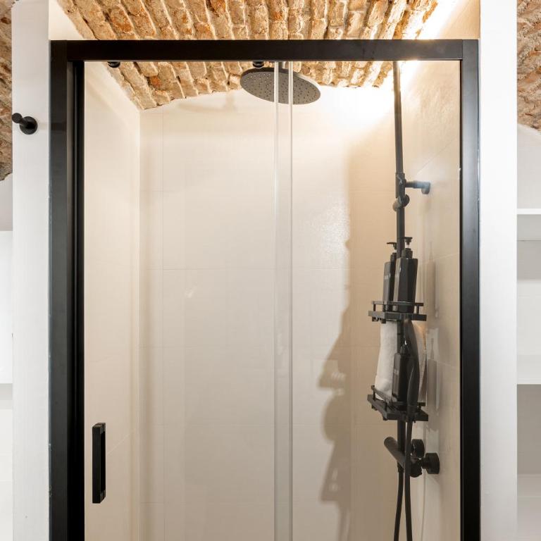 HONEY APARTMENT IN THE CENTER OF MADRID - Three-Bedroom Apartment - 45