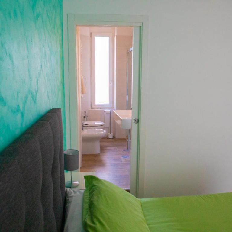 B&B Pietre Preziose - Camera Matrimoniale con Balcone - 9