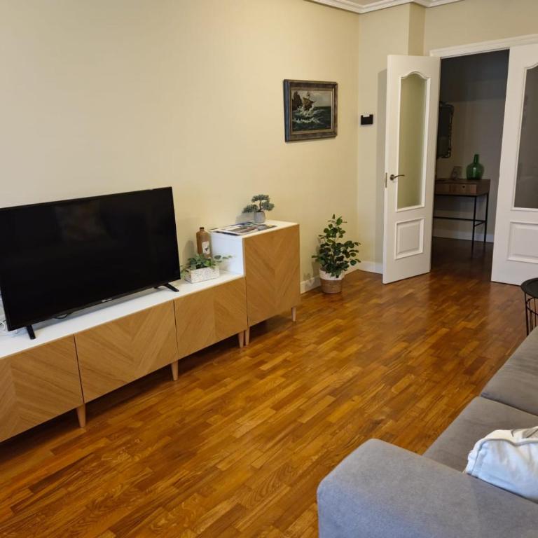 Zona centro con plaza de garaje VUT3983AS - Apartamento de 3 dormitorios - 9