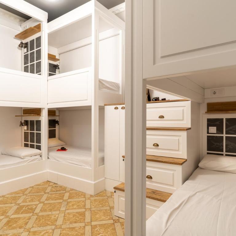 Room Casa Gracia - Bed in 6-Bed Mixed Dormitory Room - 5