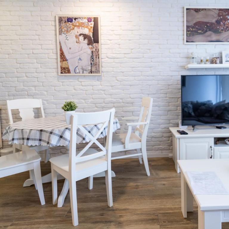 PROMO Evergreen apartments - One-Bedroom Apartment - 10