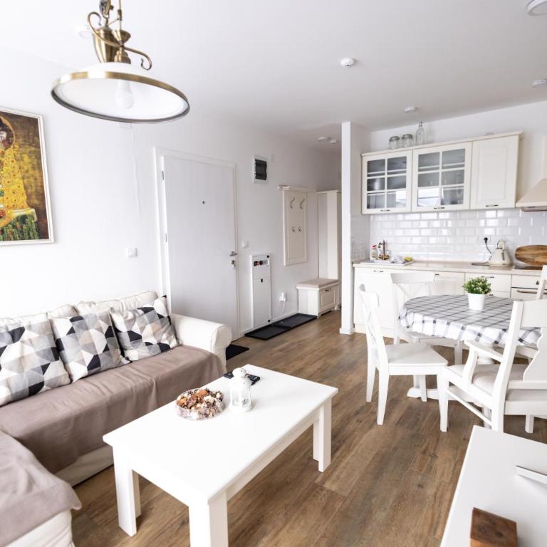 PROMO Evergreen apartments - One-Bedroom Apartment - 3