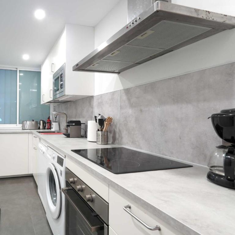 2033 modern 3 Bed large Terrace with sun loungers - Apartment with Terrace - 15
