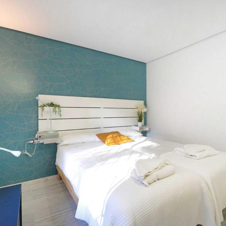 2033 modern 3 Bed large Terrace with sun loungers - Apartment with Terrace - 13