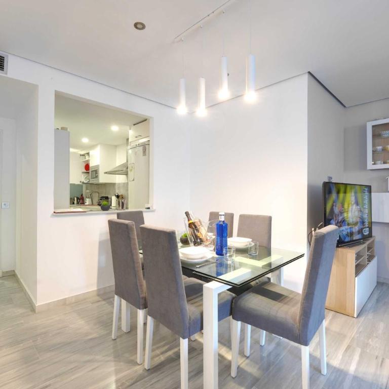 2033 modern 3 Bed large Terrace with sun loungers - Apartment with Terrace - 14